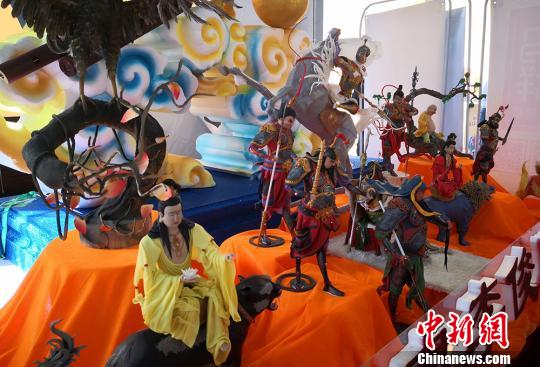 「三國志」の登場人物をしん粉細(xì)工で作り伝統(tǒng)文化を発揚(yáng)する蘭州の蕓術(shù)家