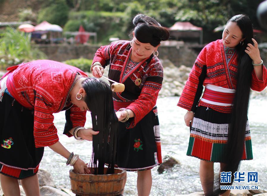 ヤオ族の「長髪」の風(fēng)習(xí)　広西竜勝