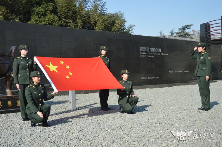 中國(guó)陸軍初の船艇女性士官學(xué)生が卒業(yè)