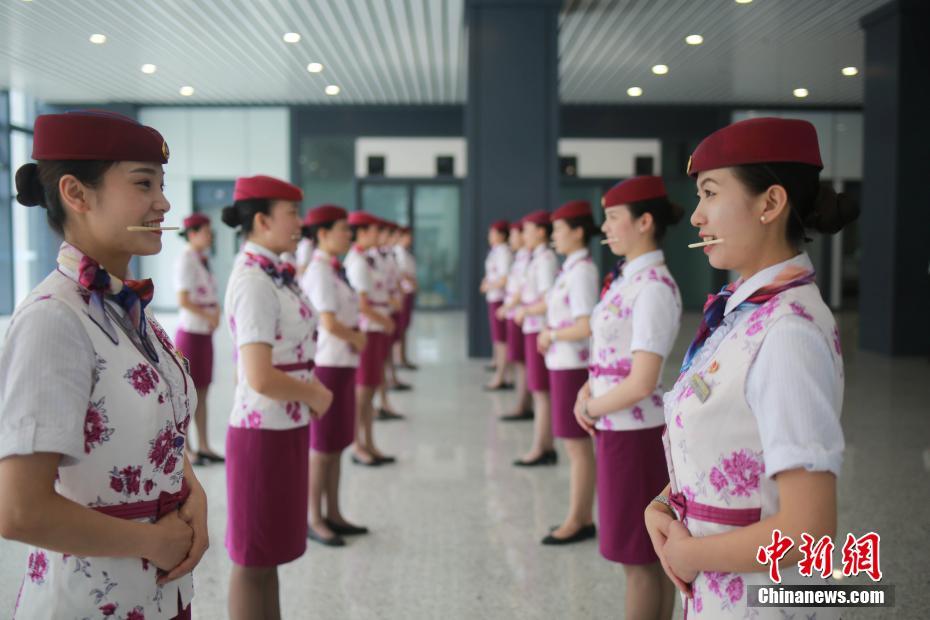 ダイヤ改正控えトレーニングに勵(lì)む高速鉄道の乗務(wù)員たち　重慶