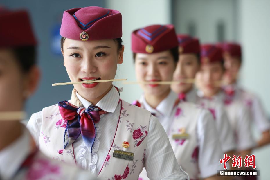 ダイヤ改正控えトレーニングに勵(lì)む高速鉄道の乗務(wù)員たち　重慶