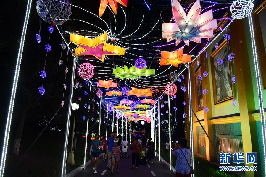 長春の夏の夜を彩るランタンフェスティバル