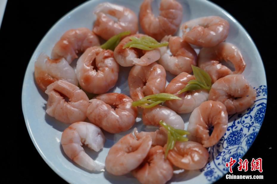 思わず手を伸ばし食べたくなる？本物ソックリな「石の宴」雲(yún)南省