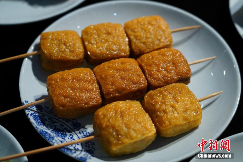 思わず手を伸ばし食べたくなる？本物ソックリな「石の宴」雲(yún)南省