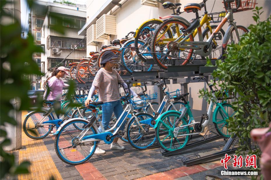 河南省鄭州市にシェア自転車の2段式駐輪場(chǎng)現(xiàn)る！