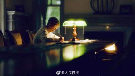 北京大學(xué)がユニークな入學(xué)通知書を送付　「大學(xué)堂」扁額をデザイン