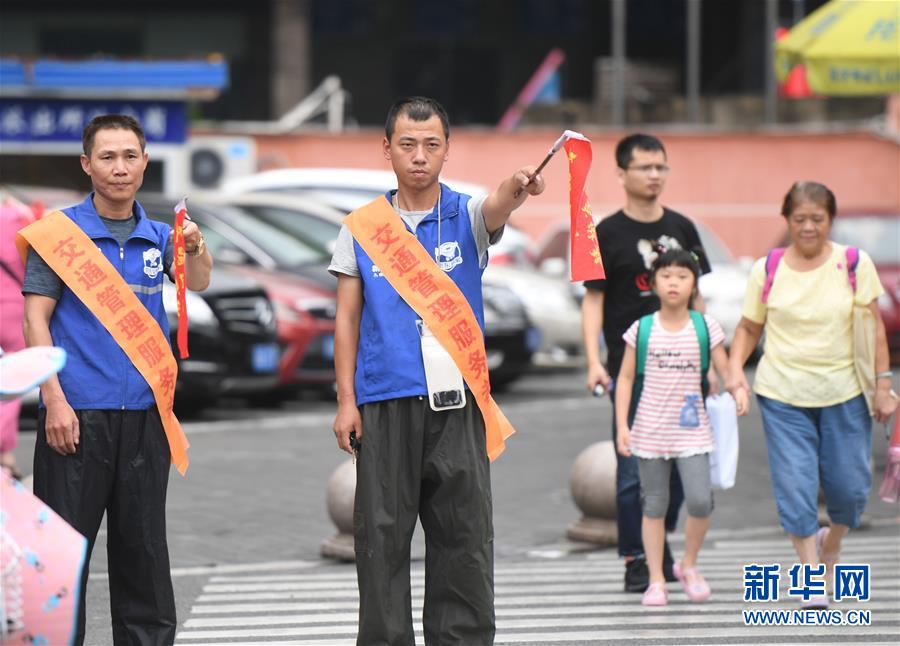 デリバリー配達(dá)員が「一日交通整理員」體験で交通安全意識(shí)向上　福建省