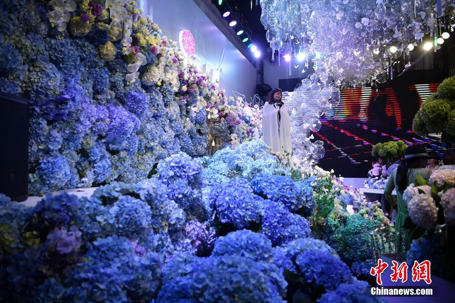 會(huì)場(chǎng)を埋め盡くす色鮮やかな花々　第20回中國(guó)昆明國(guó)際花卉展開(kāi)幕