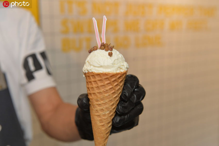 中國(guó)山椒の「花椒（ホアジャオ）」が入った「しびれる」アイス（寫(xiě)真著作権は東方ICが所有のため転載禁止）。 