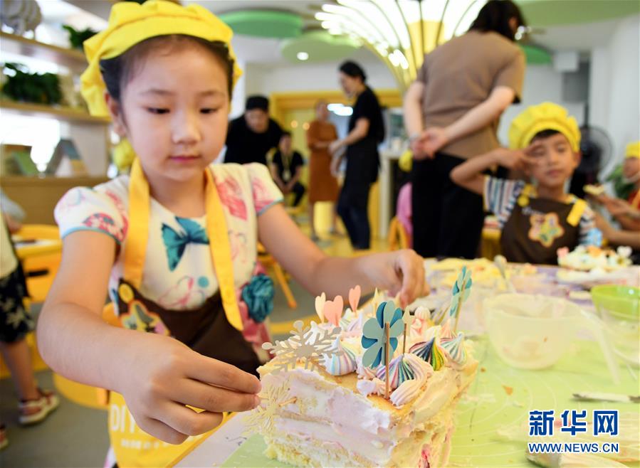 スイートな夏休み！子供たちによるケーキデココンテスト　山東省