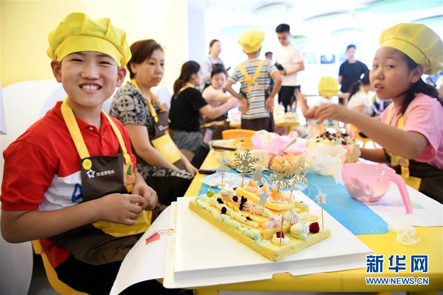 スイートな夏休み！子供たちによるケーキデココンテスト　山東省