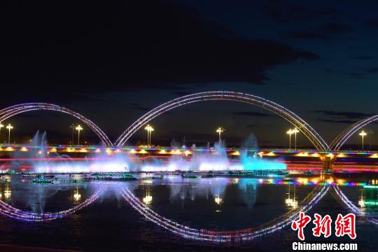 ゴビ砂漠に位置する嘉峪関市が「水上世界」に　甘粛省