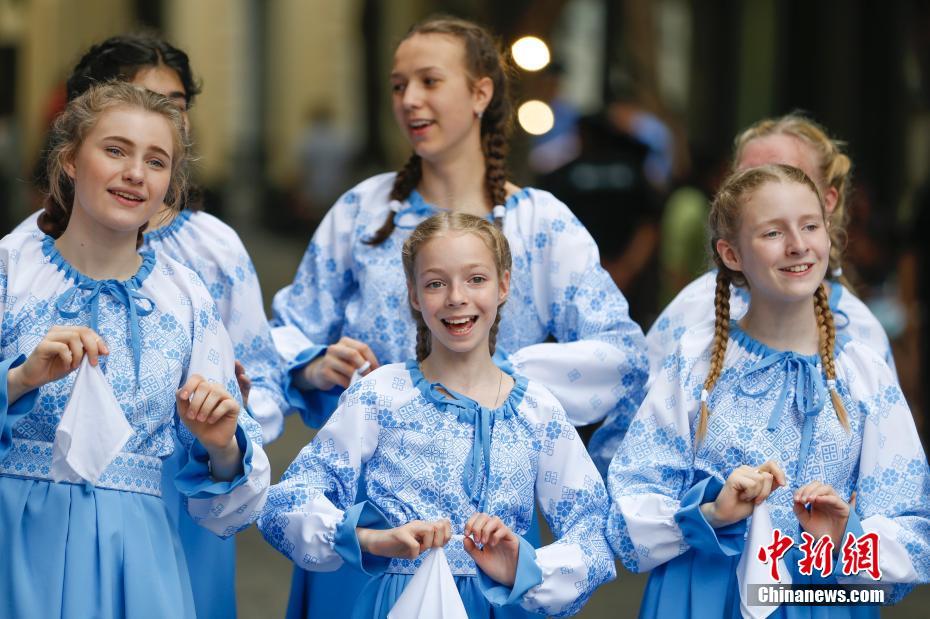 美しい歌聲を披露したロシアの青少年合唱団（撮影?呂品）。