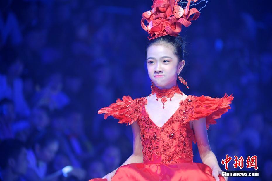 かわいいチビッ子大集結(jié)！深センでキッズモデルコンテスト