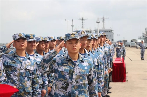 「南沙の生命線」戦闘27年、海軍補(bǔ)給艦が栄譽(yù)ある退役