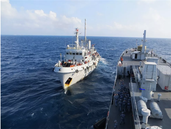 「南沙の生命線」戦闘27年、海軍補(bǔ)給艦が栄譽(yù)ある退役