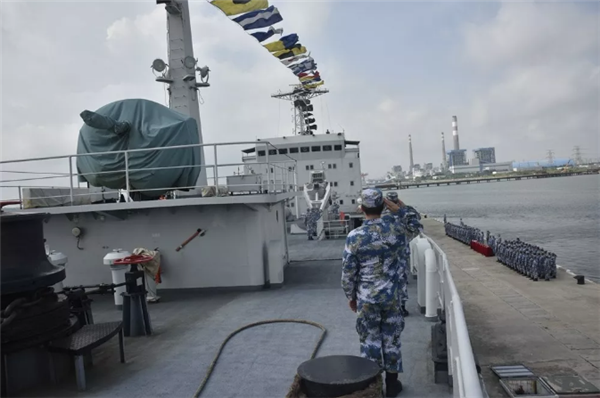 「南沙の生命線」戦闘27年、海軍補給艦が栄譽ある退役