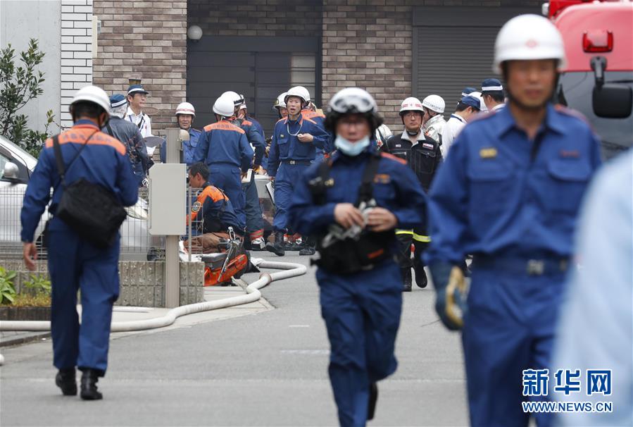 日本「京アニ」放火事件の犠牲者を悼み多くの市民が獻(xiàn)花