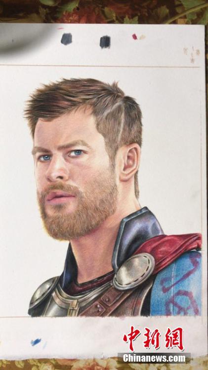 コンパスを握ること13時間、3000個の円で描いたアイアンマン！