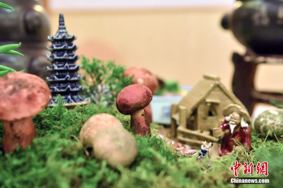 料理人100人以上が雲(yún)南料理の腕競う　昆明