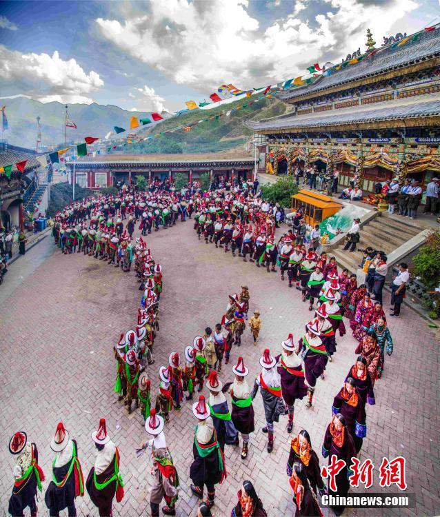 無(wú)形文化財(cái)の神秘的な祭り「六月會(huì)」　青海省熱貢