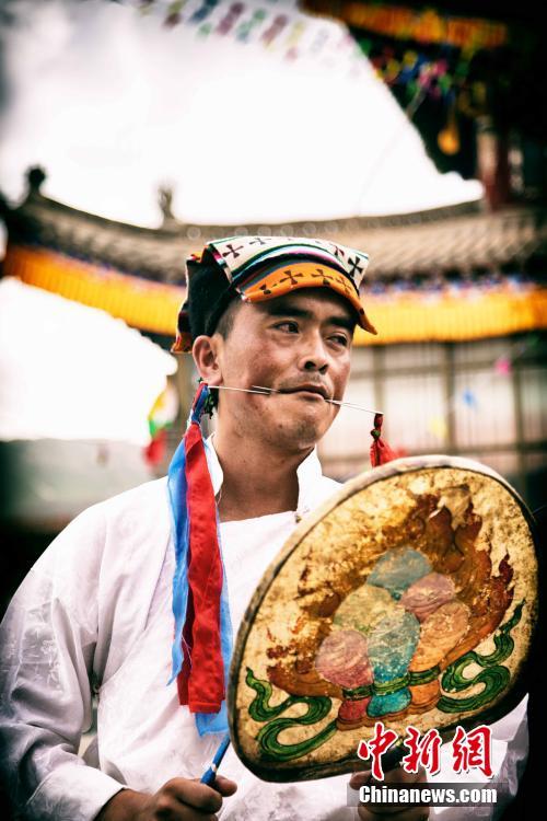 無形文化財(cái)の神秘的な祭り「六月會(huì)」　青海省熱貢