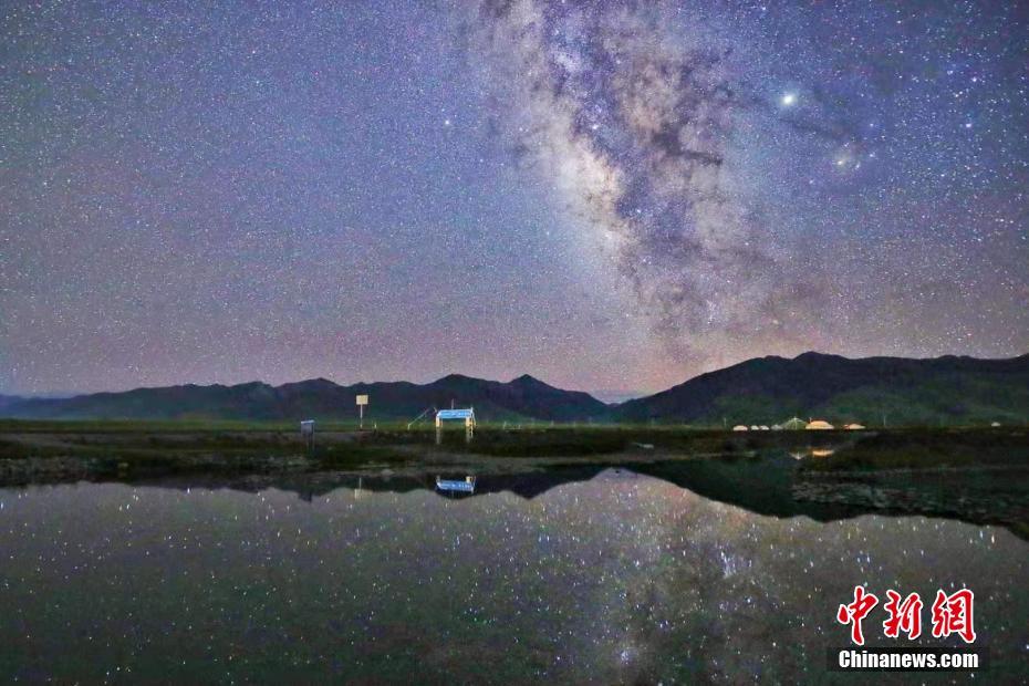 青海省玉樹草原の夜 銀河にきらめく満天の星