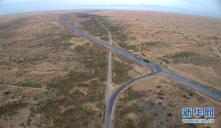 內(nèi)モンゴルのクブチ砂漠、 生態(tài)文明の花が咲く