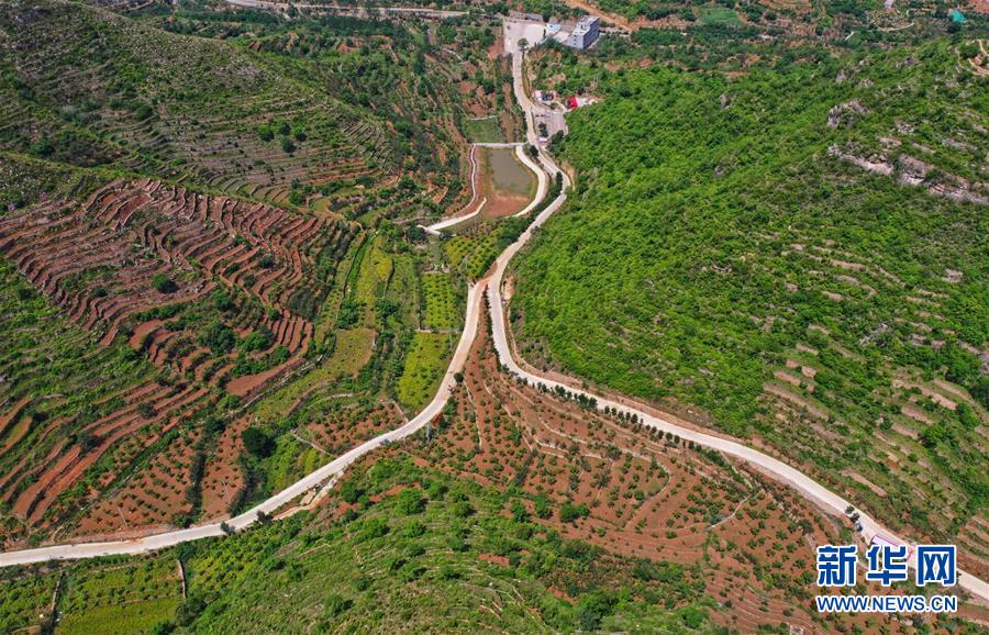 太行山脈の奧深くに広がる美しい棚田　河北省