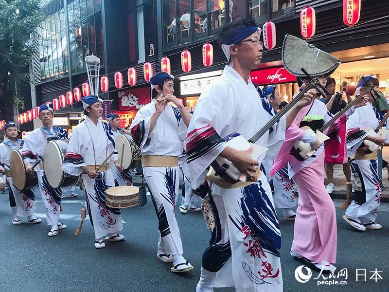 通りに響く「ヨイヨイヨイヨイ！」 東京?神楽坂で阿波踴り大會
