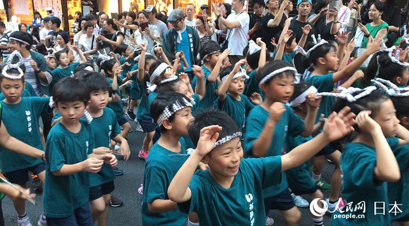 通りに響く「ヨイヨイヨイヨイ！」 東京?神楽坂で阿波踴り大會