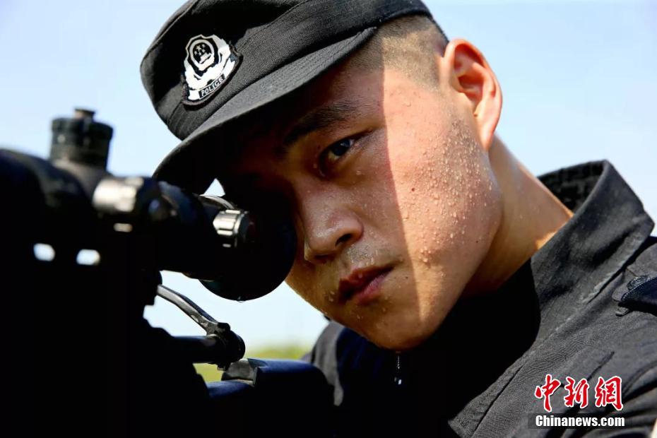 猛暑の中で訓(xùn)練に勵む湖北省の特殊警察部隊