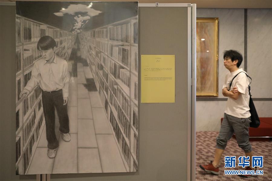 原爆犠牲者を追悼し、平和訴える広島市民