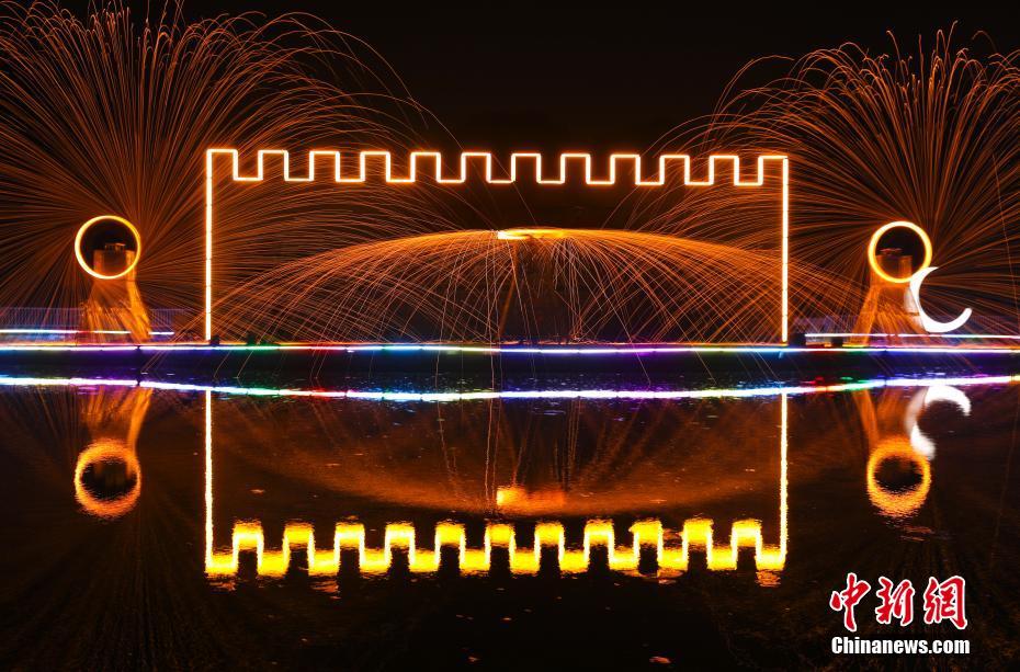 夏の夜空を照らす充実のナイトライフ　北京世界公園「夢(mèng)幻仲夏カーニバル」