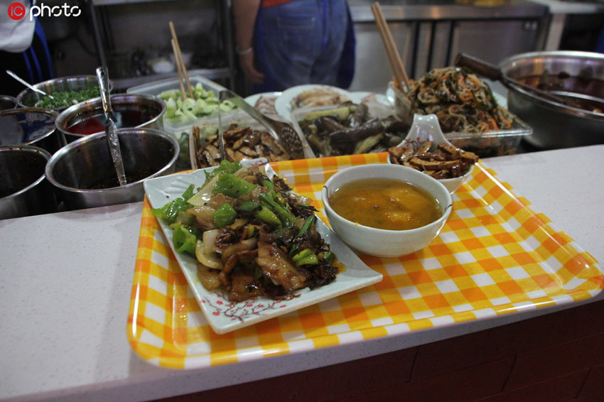 重慶のレストランに調(diào)理ロボット登場！よく働きコスパも最高