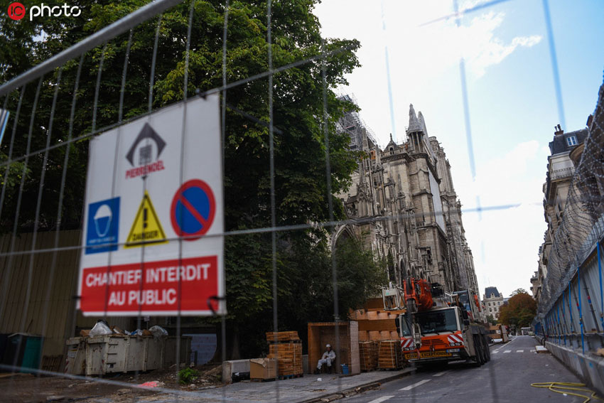 立ち入りが禁止されているノートルダム大聖堂の様子（寫真著作権は東方ICが所有のため転載禁止）。 