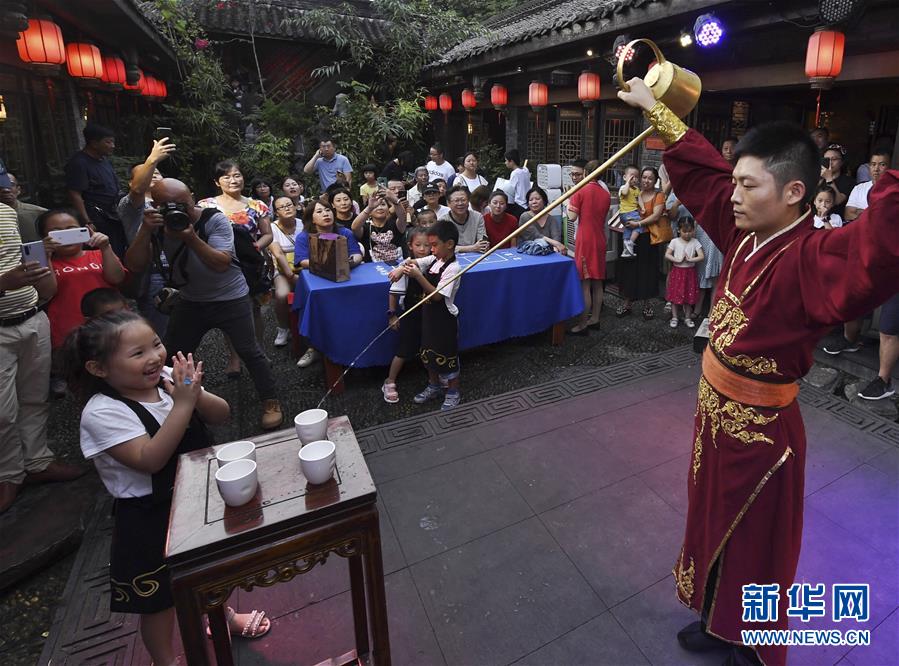 ホットな成都の「ナイトタイムエコノミー」、キーワードは火鍋＋川劇