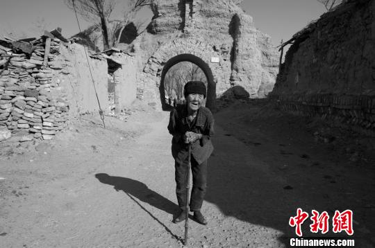 14年で萬(wàn)里の長(zhǎng)城の砦72ヶ所を訪れた寫真家　撮影寫真10萬(wàn)枚以上