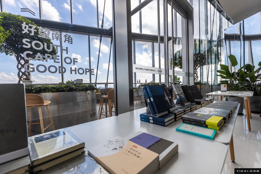 52階で239m！　魔都上海の最高層書(shū)店がオープン