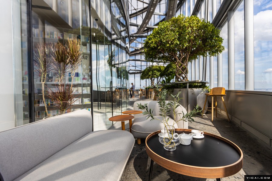 52階で239m！　魔都上海の最高層書店がオープン