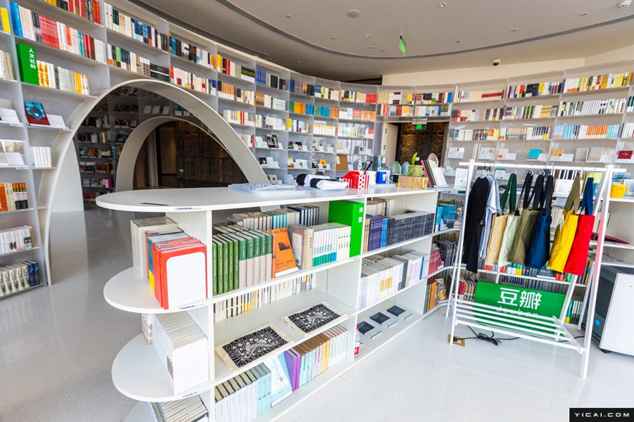 52階で239m！　魔都上海の最高層書店がオープン