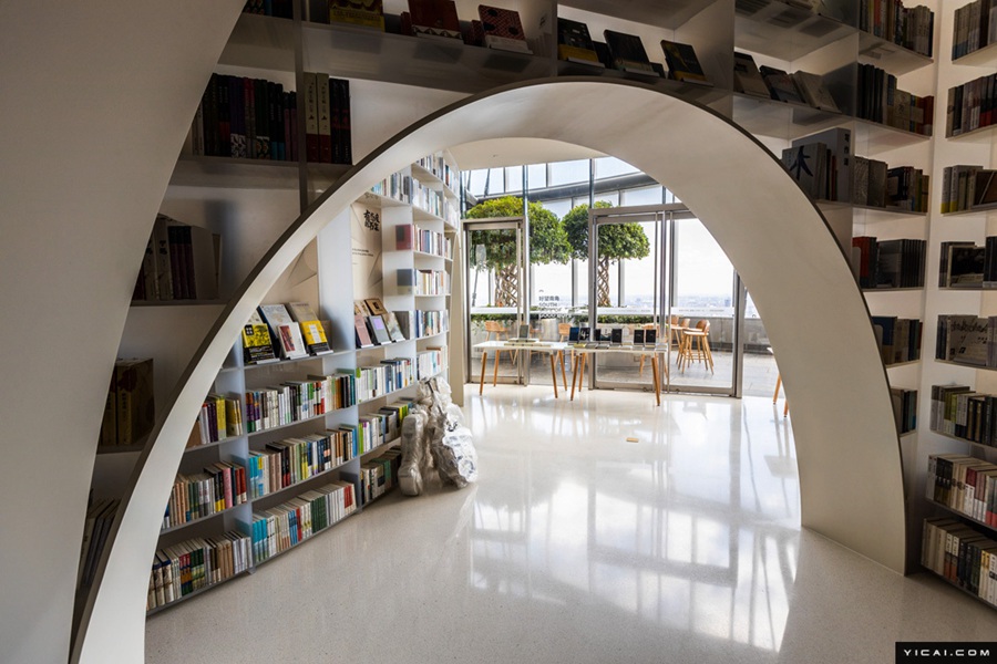 52階で239m！　魔都上海の最高層書店がオープン