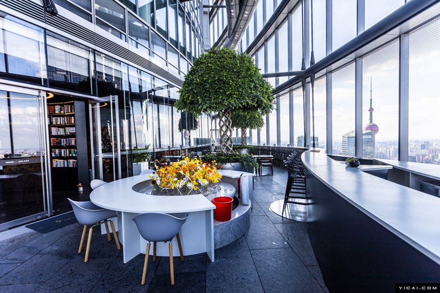 52階で239m！　魔都上海の最高層書店がオープン