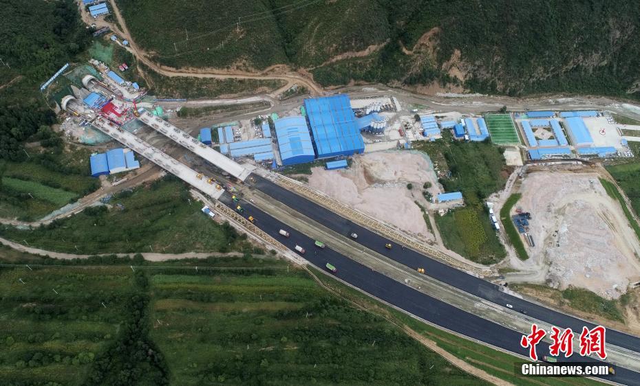 延崇高速金家荘螺旋トンネル右線が貫通　ギネス世界記録に認(rèn)定　河北省