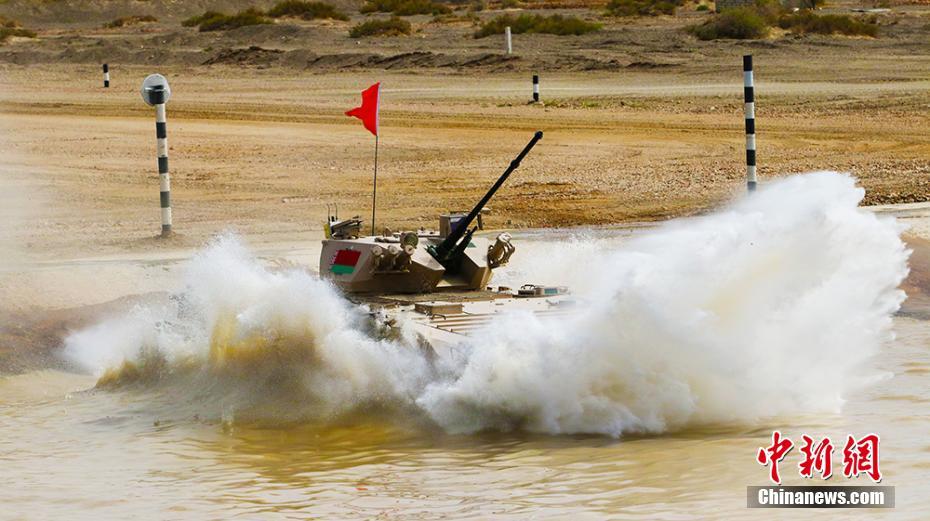 <寫真で見る>國際軍事競技大會、「スヴォーロフ突撃」リレーで中國が団體優(yōu)勝