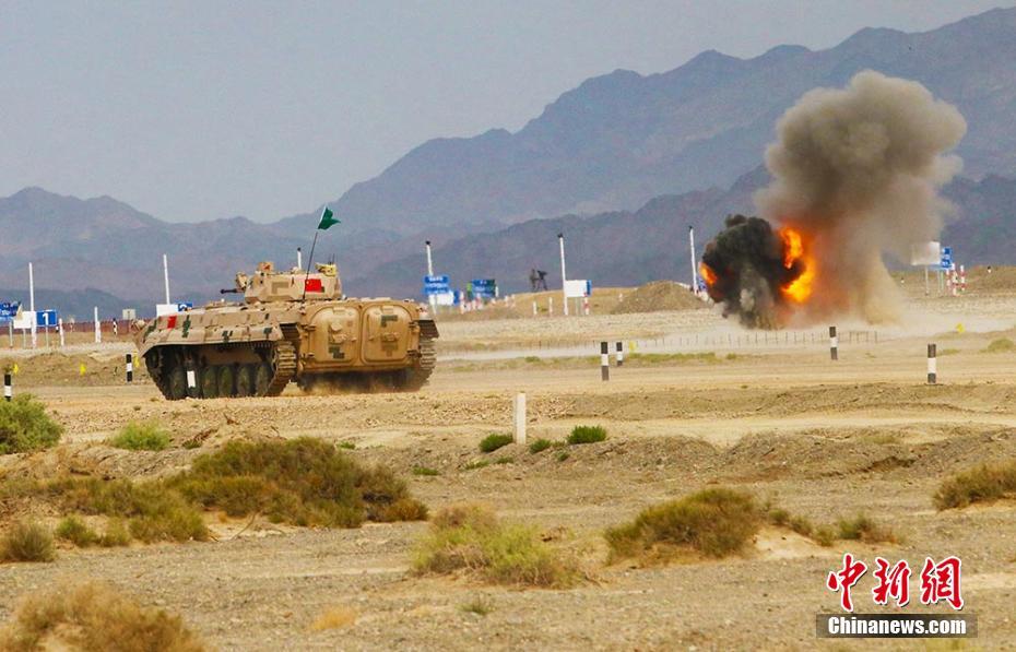 <寫真で見る>國際軍事競(jìng)技大會(huì)、「スヴォーロフ突撃」リレーで中國が団體優(yōu)勝