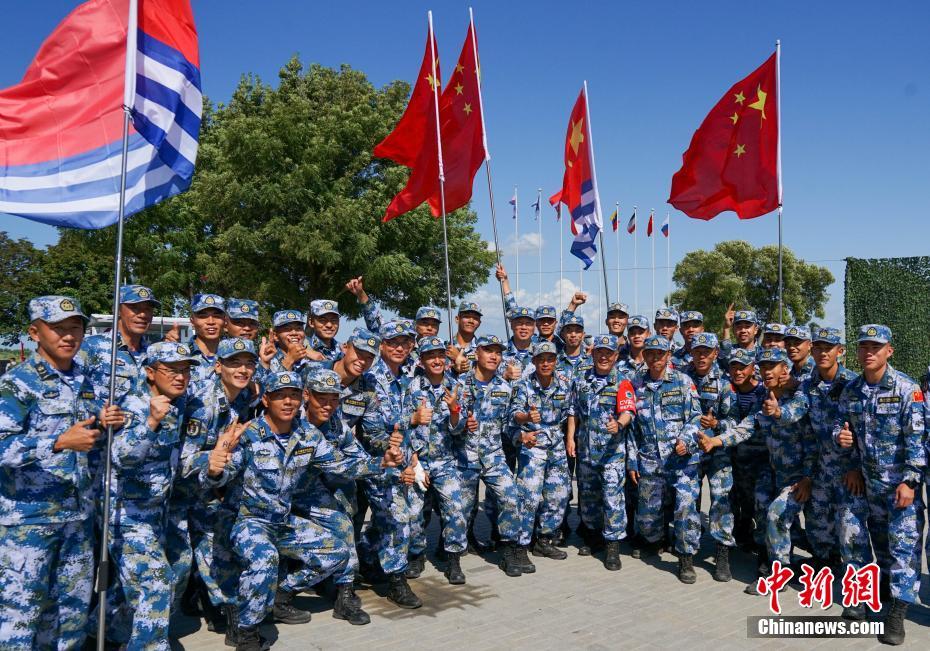 <寫真で見る>國際軍事競技大會(huì)、「スヴォーロフ突撃」リレーで中國が団體優(yōu)勝
