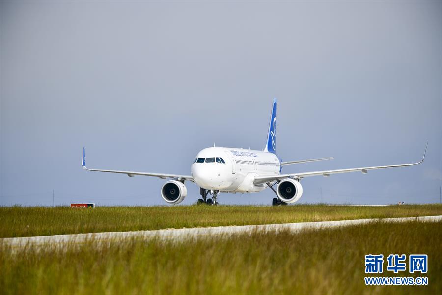 長(zhǎng)江三峽の「雲(yún)の上の空港」が正式に運(yùn)用開(kāi)始