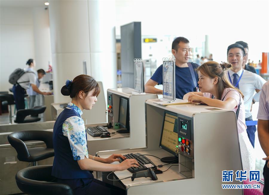 長江三峽の「雲(yún)の上の空港」が正式に運(yùn)用開始