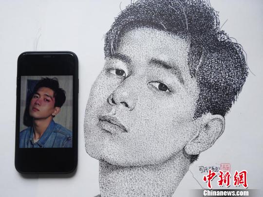 1枚の肖像畫に名前が1萬個！長春の若者が創(chuàng)作した「名前アート」